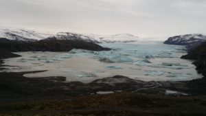 Vatnajökull-jäätikön reunaa. (Kuva: Riitta Olsbo)